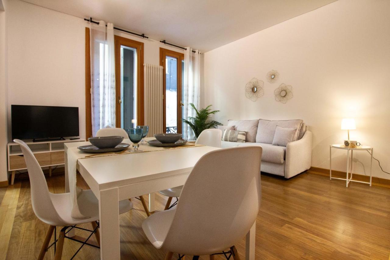 Dolfin Apartment * * * * * Treviso Luaran gambar
