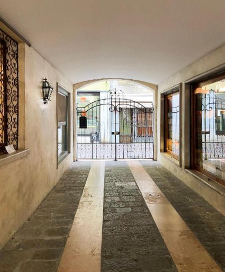 Dolfin Apartment * * * * * Treviso Luaran gambar