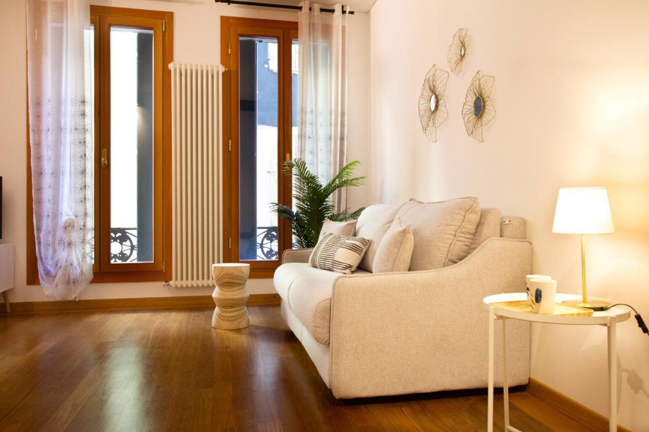 Dolfin Apartment * * * * * Treviso Luaran gambar